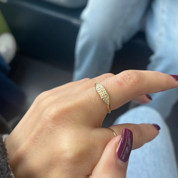 Minimalist leaf-shaped CZ ring (champagne & silver) - Picture 5 of 6